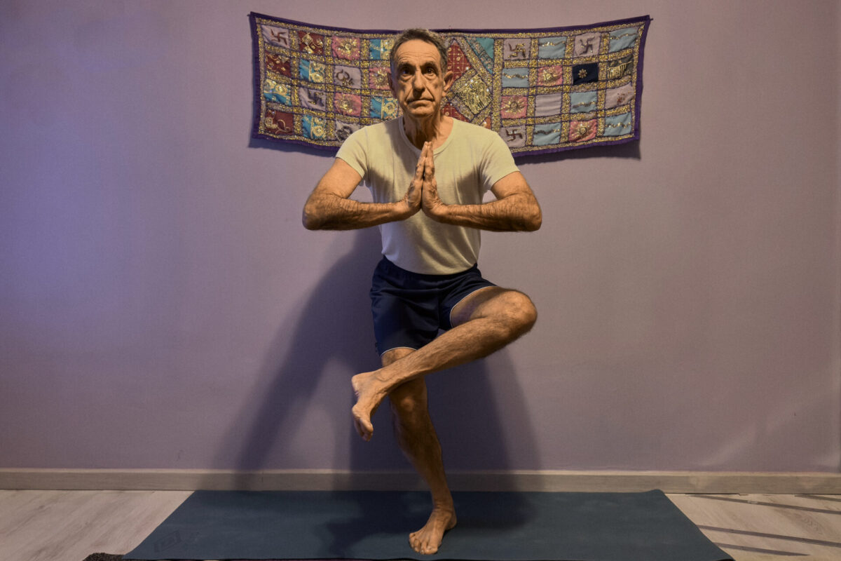 Yoga Posturale asana di equilibrio centro Sorig Khang Bologna