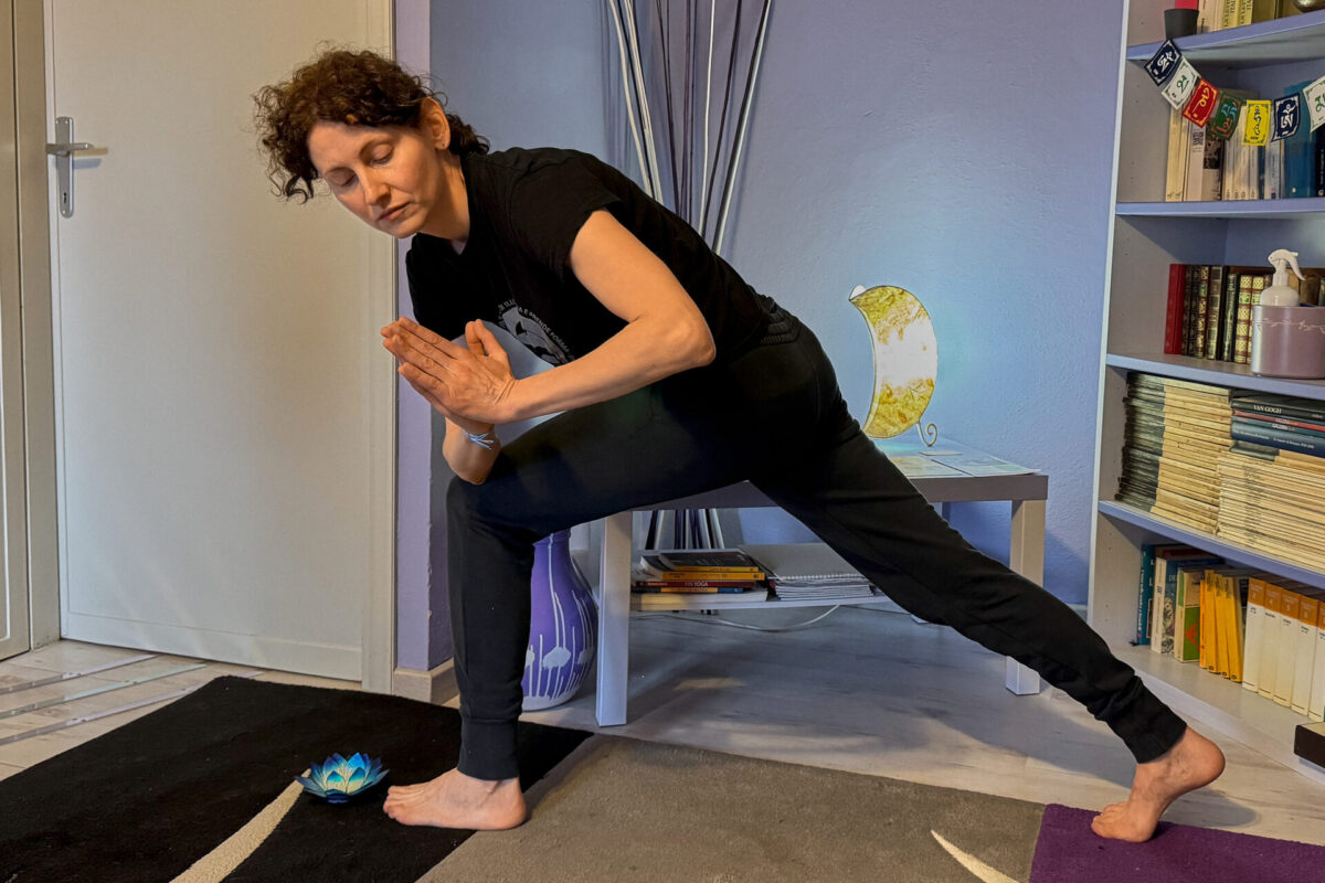 Asana di Hatha Yoga nei corsi yoga della Sorig Khang di Bologna