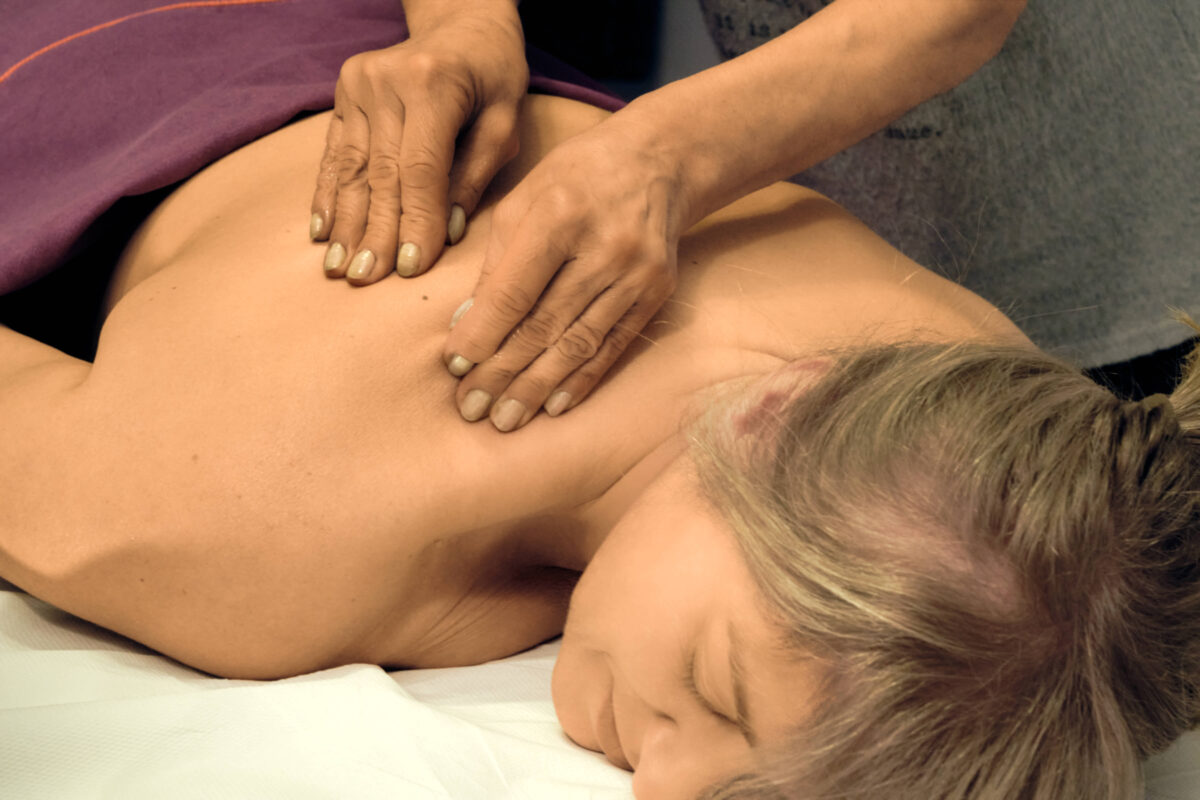 Tecnica degli impastamenti nel massaggio svedese alla Sorig Khang di Bologna